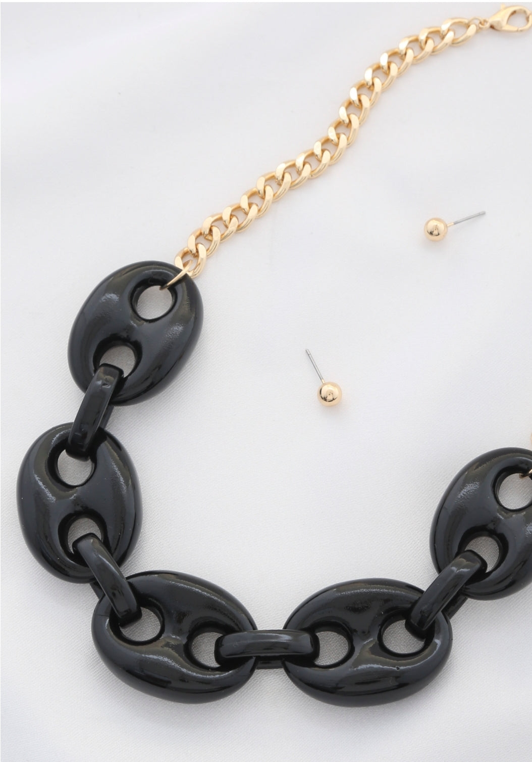 LINKED BUTTON NECKLACE